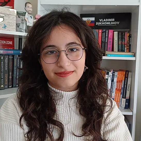 11 yaşında yazmaya başladı, 17’sinde ilk romanını tamamladı