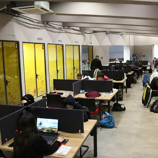 Ara tatilde kütüphaneler tıklım tıklım