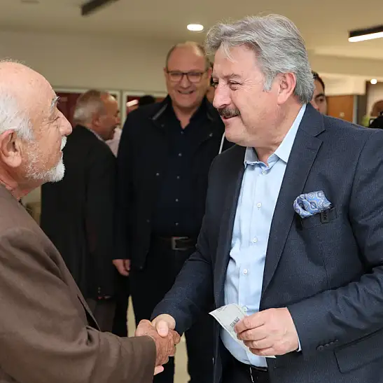 Başkan Palancıoğlu, vatandaşlarla sohbet ederek vergisini ödedi