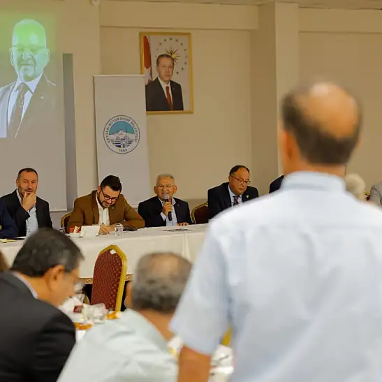 Büyükkılıç Tomarza’da muhtarları dinledi: Mahallelerin talepleri masada!