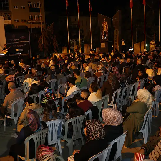Develi'de vatandaşlar meydana akın etti!
