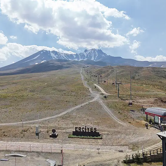Erciyes artık sadece kışın değil: Kayseri’nin zirvesinde yaz hareketliliği!