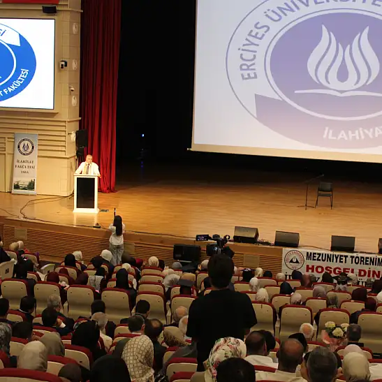 ERÜ İlahiyat Fakültesi 242 mezun verdi
