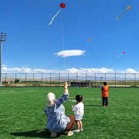 Gazzeli çocuklar için Kayseri’de uçurtmalar havalandı!