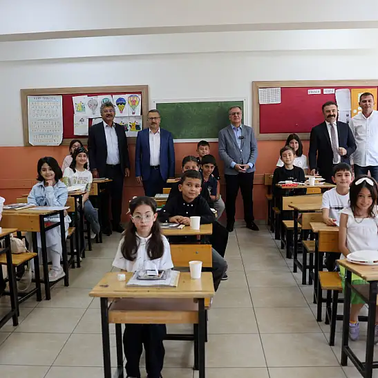 Hacılar’da karne coşkusu sınıflara taşındı