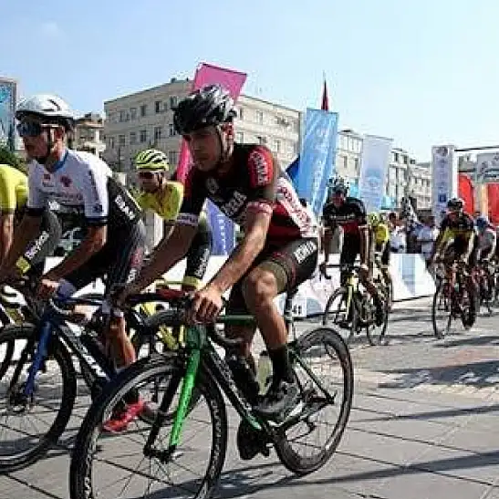 Kayseri’de 250 hekim ve bisikletsever pedal çevirdi!