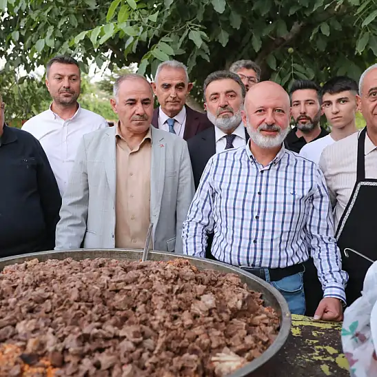 Kayseri'de etli pilav şenliği: Ücretsiz dağıtıldı