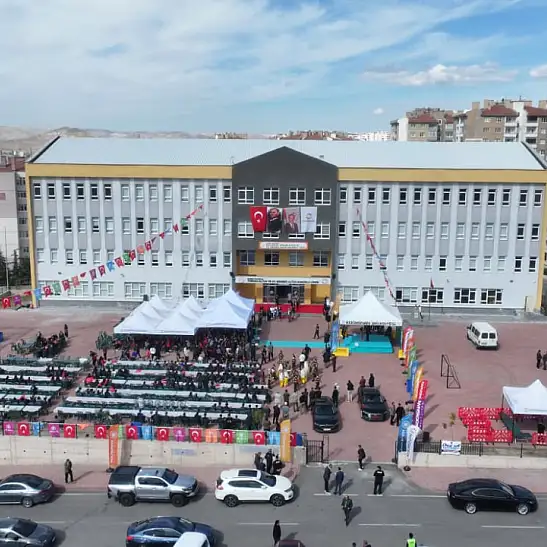 Kayseri'de iki hayırseverden eğitime dev katkı! Tam 50 okul...