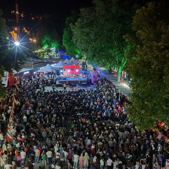 Kayseri’de ilçe meydanı doldu taştı! Bakın sebebi neymiş?