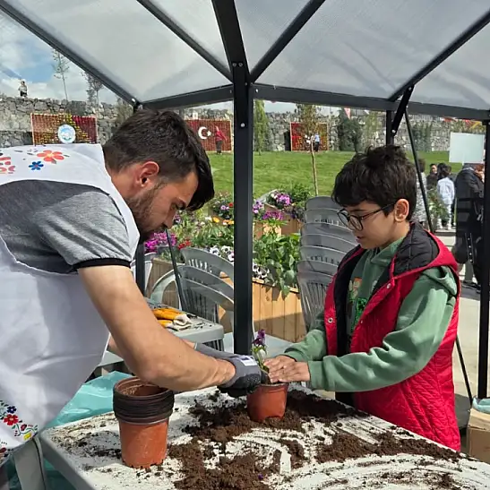 Kayseri'deki festivale yoğun ilgi! Çocuklar gönüllerince eğlendi