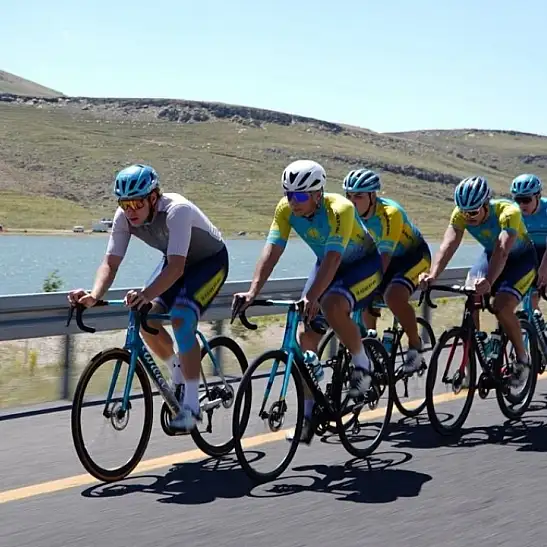 Kazakistan Milli Takımı Erciyes’te pedal çevirdi
