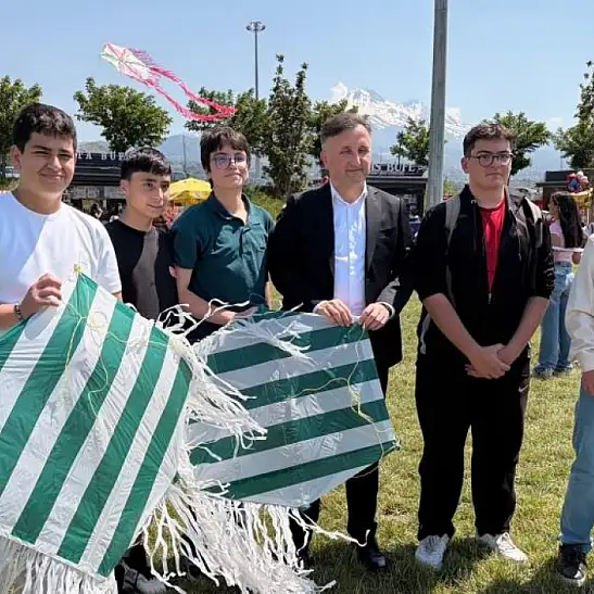 Talas'ta gökyüzü renk cümbüşüne döndü!