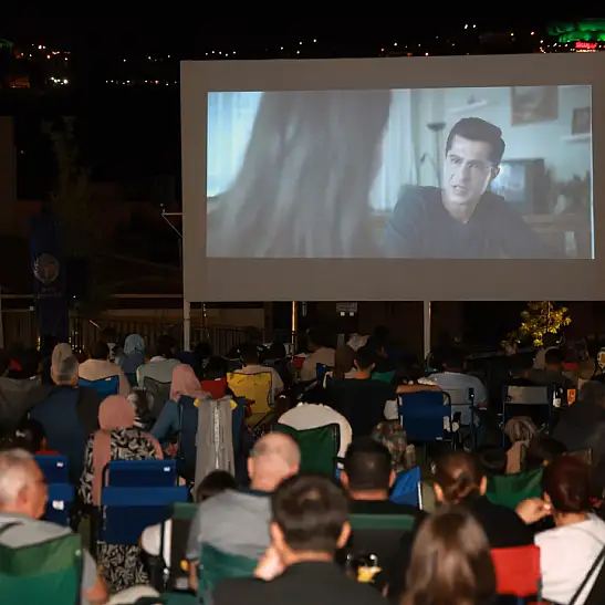 Talas’ta yıldızların altında duygulandıran gece: Eren Bülbül’ün hikâyesi izlendi!