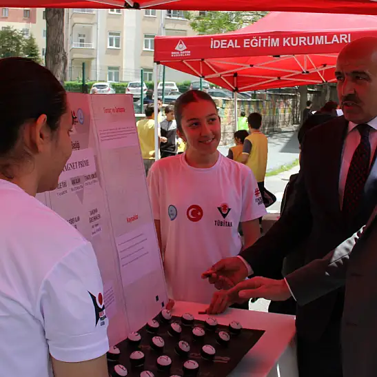 Talas’taki ortaokulda TÜBİTAK 4006-B Bilim Fuarı açıldı