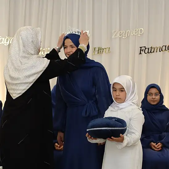 Yahyalı'da tören gerçekleştirildi: Kızlar taçlandırdı!