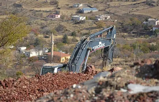 O tepede neler oluyor, ekskavatör orada ne arıyor?