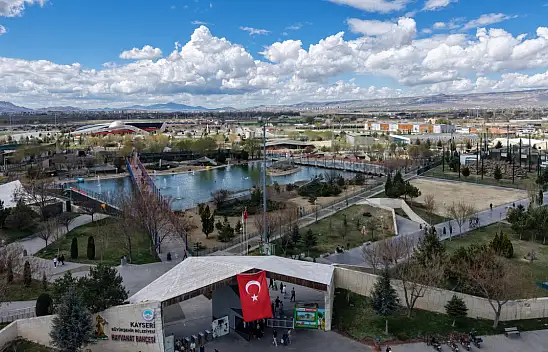 10 yıl sonra yeniden gerçekleşti! Kayseri Hayvanat Bahçesi'nde deve kuşu heyecanı