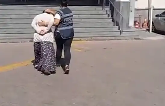 10 yıllık cezası bulunan kadın hırsız yakalandı