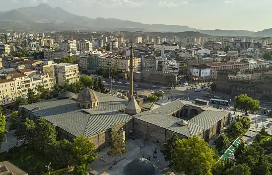25 Eylül Cuma Hutbesi: İslam'ı güzel ahlakla anlatma sorumluluğu