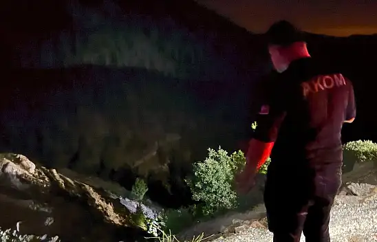 38 plakalı otomobil Kozan'da uçuruma yuvarlandı!