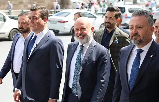 600 milyonluk villa ve Meclis'e getirdiği baklavayla gündem olan isim Kayseri'de pastırma doğradı