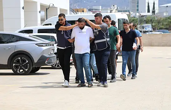 Adana'da 38 plakalı araçla iş yerini kim kurşunladı?