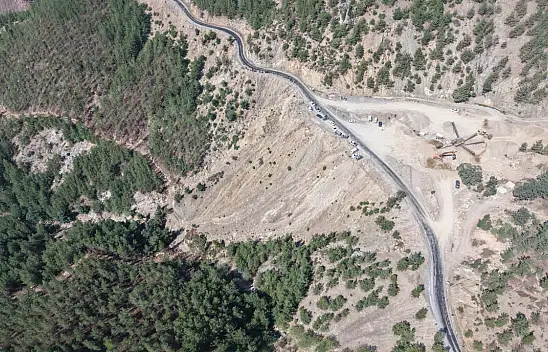 Adana'da bariyersiz viraj can alıyor! Ailenin yakınları Kayseri'yi işaret etti