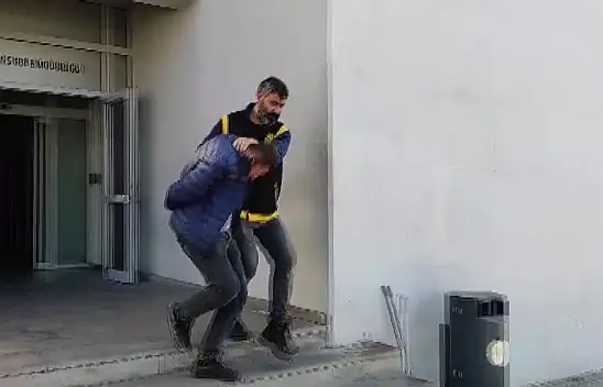 Adana'da bisiklet çalan hırsızın şaşkınlık yaratan ifadesi