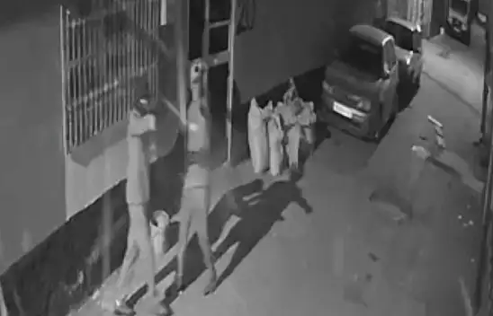 Adana'da evi kurşunlayan şüphelilerden biri yakalandı, diğeri firarda