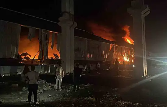 Fabrika yangını, çok sayıda ekip bölgeye sevk edildi