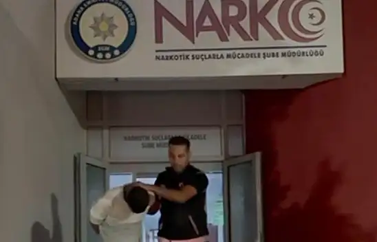 Adana'da madde aldığı iddia edilen şahıs narkotik polislerince yakalandı