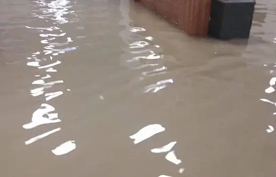 Sağanak yağış sonrası hastaneyi su bastı