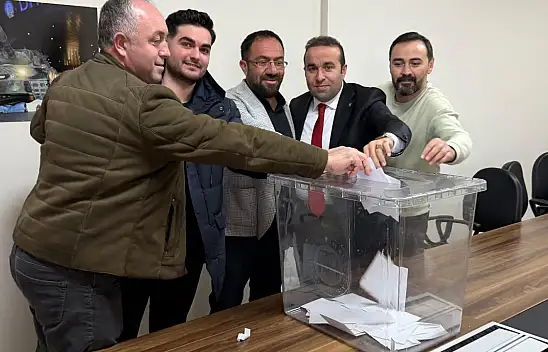 AK Parti'de görevlerinden alınan ilçe başkanlarının yerine yeni isimler aranıyor! O ilçelerde yoklama yapıldı