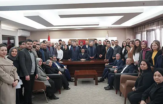 AK Parti'de Okandan koltuğuna oturdu!