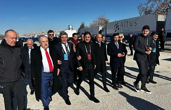 AK Parti'de üst yönetime giren Ataş, kongreye bakın kimlerle gitti?