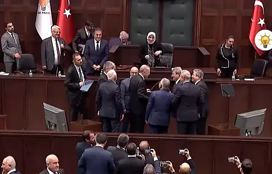 AK Parti Kayseri İl Başkanı Üzüm'ün neden Ataş'a parti rozeti takıldığı an fotoğrafta yer almadığı ortaya çıktı!