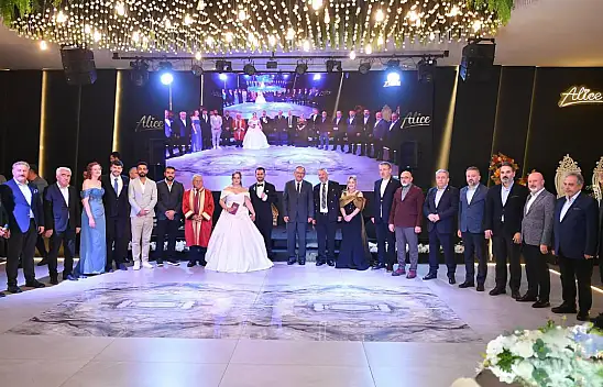 AK Parti Kayseri teşkilatı bu düğünde buluştu! Eski Bakan Özhaseki de katıldı