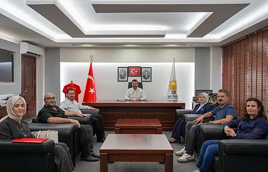 Diğer partilere meydan okuyan AK Parti Kayseri yönetimi toplandı