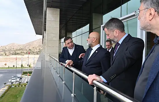 AK Partili vekil dediğini yaptı ve bakın Kayseri'ye kimi Çek'ti!