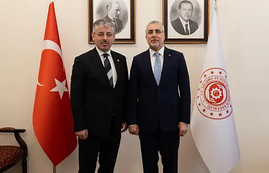 AK Partili vekil, Kayseri'deki Bakanla bu fotoğrafı paylaşıp, açıkladı! Kayseri'ye 2500 kişilik işçi alımı yapılacak!