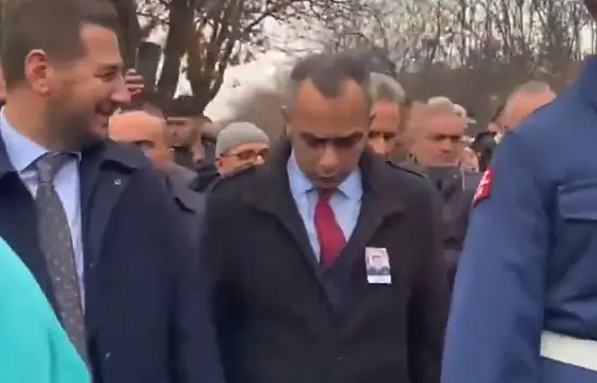 AK Partililer şehit cenazesinde tepki çeken görüntüyü nasıl savundu?