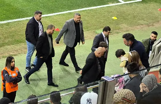 Ali Çamlı ve Baki Ersoy tribünde