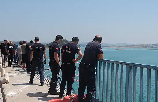 Anne, baba ve iki çocuklarının bulunduğu otomobil göle düşüp kayboldu