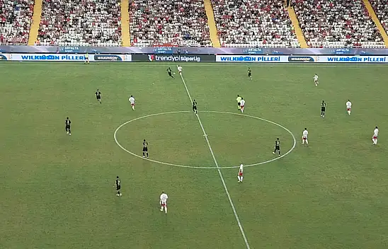 Antalyaspor Kayserispor karşılaşmasında ilk yarı sona erdi