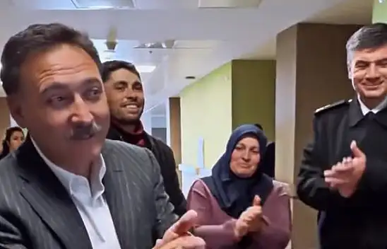 Araçta doğan bebeğin ismini Vali koydu