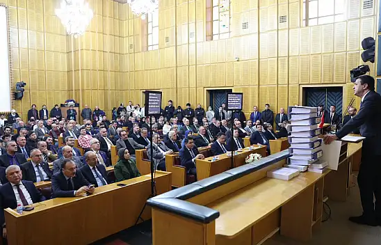 Arıkan kürsüye 1 milyon 214 binden fazla imza ile çıktı