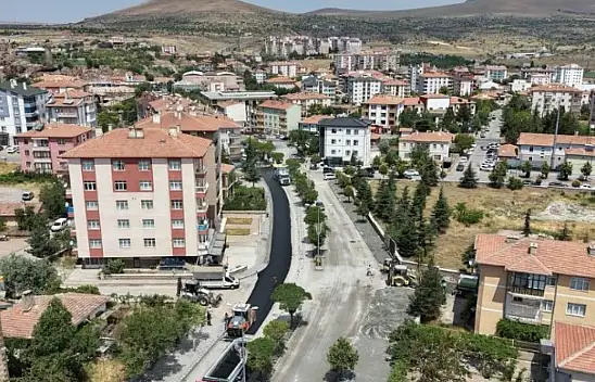 Atatürk Caddesi'nde altyapı bitti, asfalt başladı