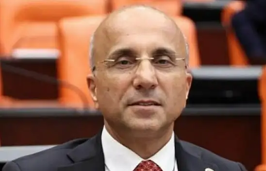 Atatürk posteri tartışmasına Aşkın Genç'ten tepki! 'Bu zihniyetin partimizde yeri yok'