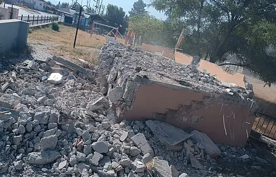 Bağlantıları hatalı çıktı! Kayseri'deki şadırvan yıkıldı