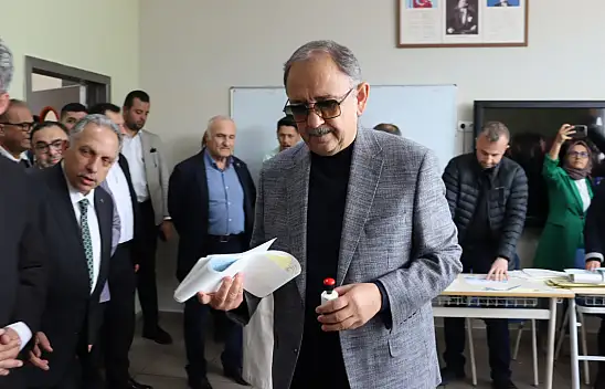 Bakan Özhaseki Kayseri'de oyunu kullandı